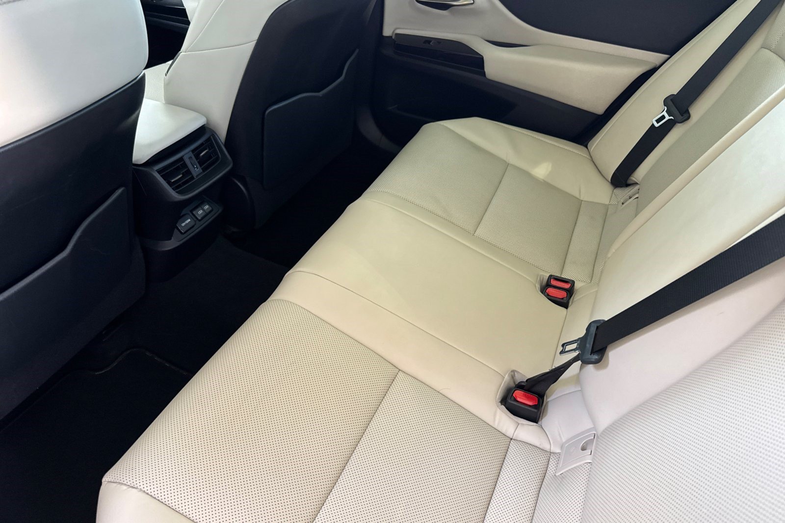 Certified 2024 Lexus ES 300h w/ Premium Package FWD image 15