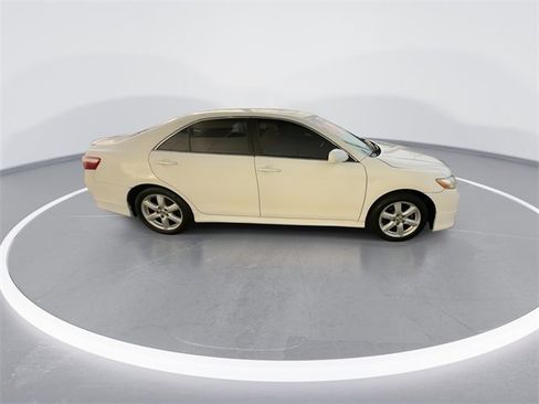Used 2009 Toyota Camry SE image 2
