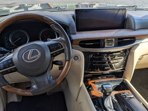 Used 2017 Lexus LX 570 4WD w/ Luxury Package image 3
