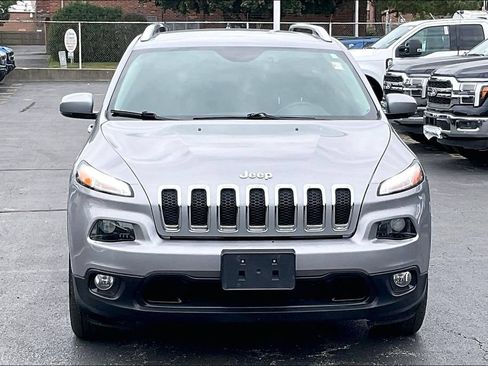 Used 2017 Jeep Cherokee Latitude w/ Safety/Convenience Group FWD image 2