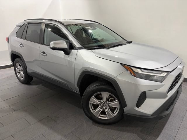 Used 2025 Toyota RAV4 XLE AWD/4WD image 7