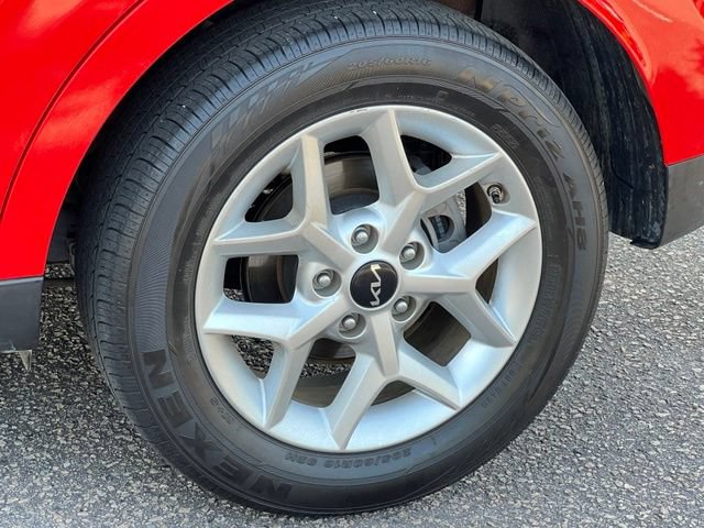 Certified 2025 Kia Soul LX w/ LX Technology Package FWD image 35