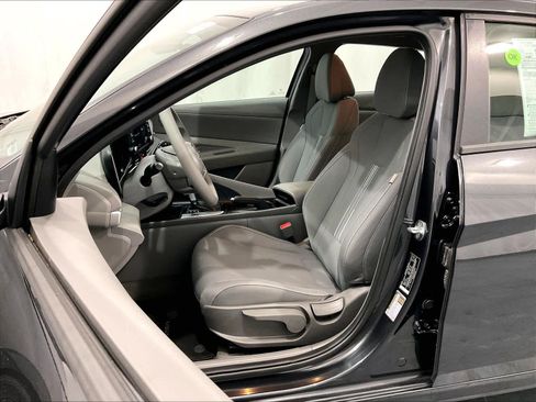 Used 2023 Hyundai Elantra SEL w/ Cargo Package image 10