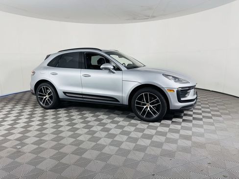 Used 2024 Porsche Macan AWD/4WD image 2