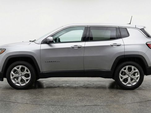 Used 2025 Jeep Compass Latitude image 5