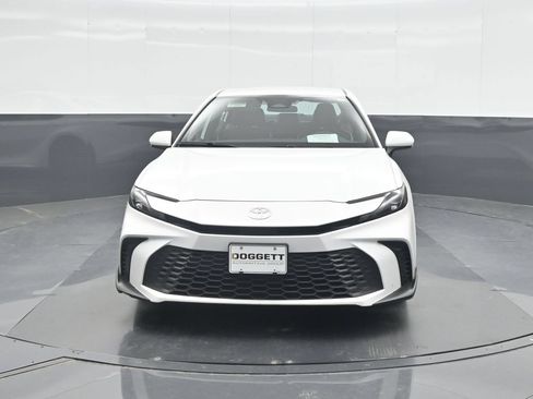 Used 2025 Toyota Camry SE FWD image 5