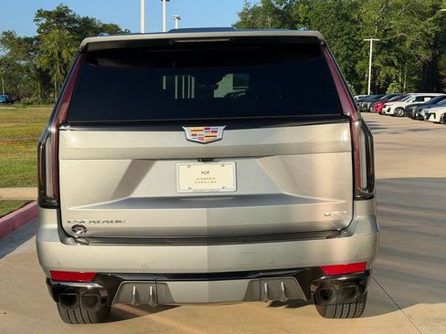 Used 2024 Cadillac Escalade V AWD/4WD image 4