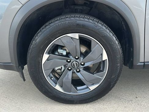 Used 2025 Nissan Rogue SV FWD image 6