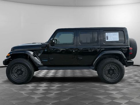 Used 2022 Jeep Wrangler Unlimited Sahara AWD/4WD image 8