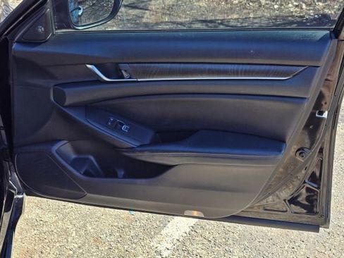 Used 2018 Honda Accord Touring image 19