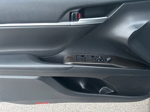 Used 2024 Toyota Camry SE image 9