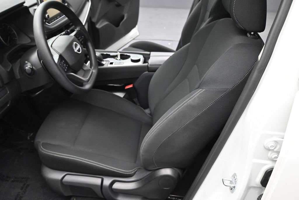 Used 2025 Nissan Rogue S AWD/4WD image 20