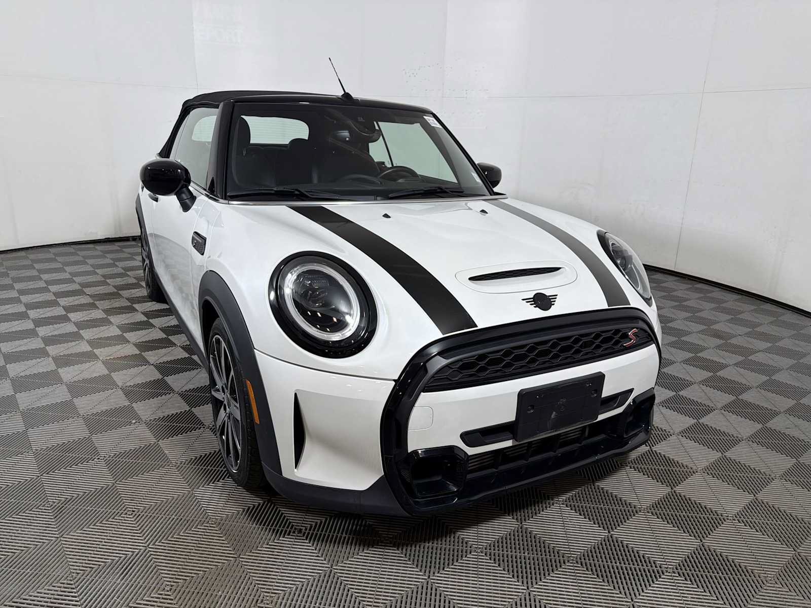Used 2024 MINI Cooper S FWD image 2