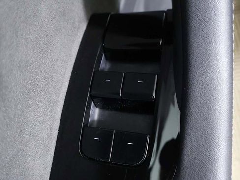 Used 2018 Tesla Model 3 Performance image 36