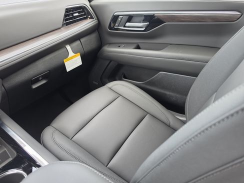 New 2026 Chevrolet Suburban LT w/ Comfort Package AWD/4WD image 23