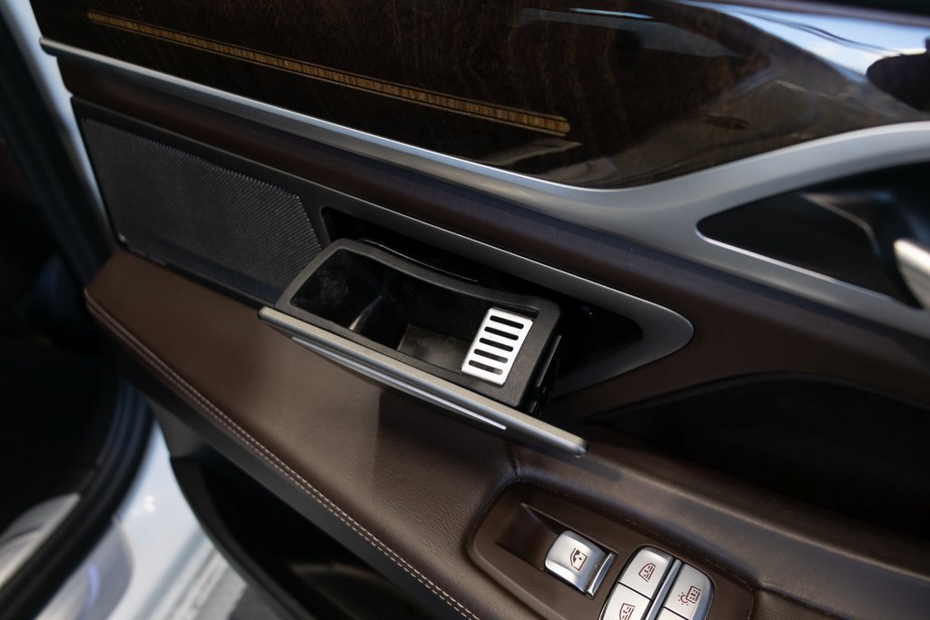 Used 2021 BMW 740i w/ Premium Package RWD image 25