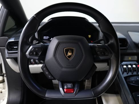Used 2015 Lamborghini Huracan LP 610-4 image 32
