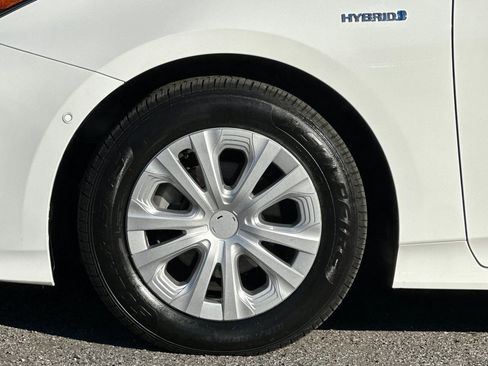 Used 2022 Toyota Prius LE image 24