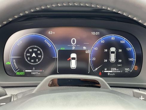 Used 2025 Toyota Crown Signia w/ Advanced Technology Package AWD/4WD image 15