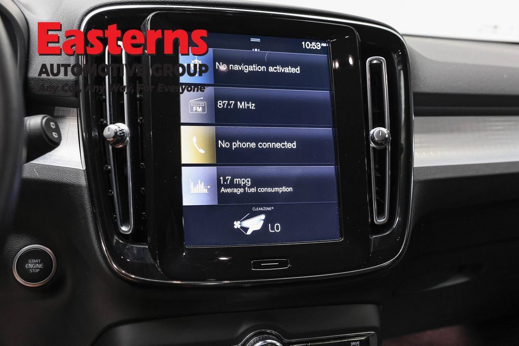 Used 2021 Volvo XC40 T4 Momentum FWD image 19