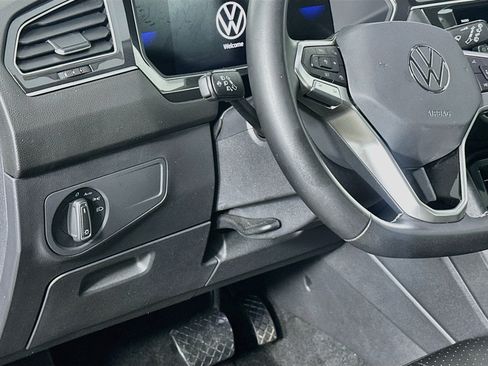 Used 2023 Volkswagen Tiguan SE FWD image 16