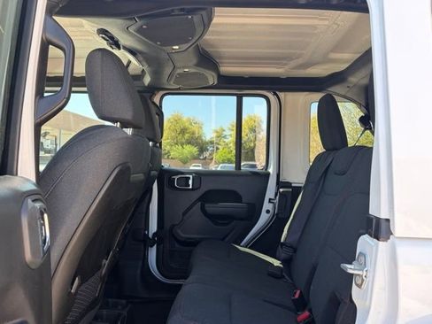 Used 2025 Jeep Wrangler Rubicon image 9