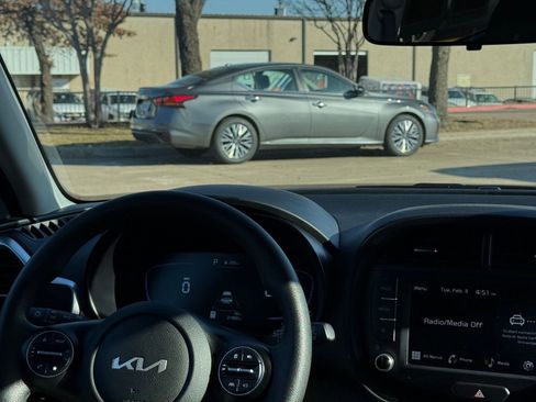 Used 2025 Kia Soul LX w/ LX Technology Package image 35