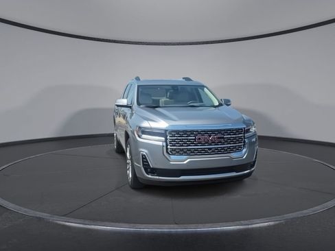 Used 2023 GMC Acadia Denali w/ Denali Ultimate Package AWD/4WD image 3