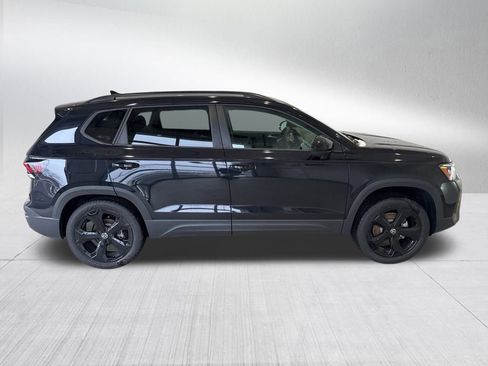 New 2026 Volkswagen Taos SE image 6