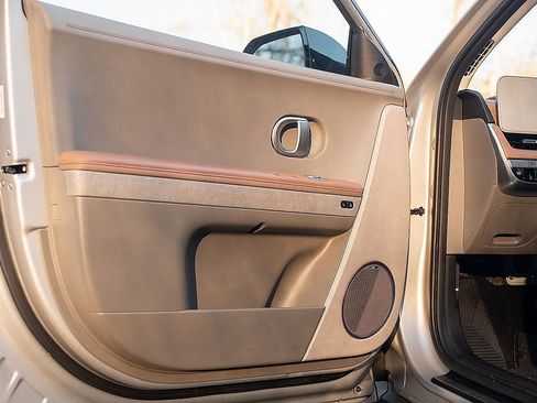 Used 2024 Hyundai Ioniq 5 Limited image 15