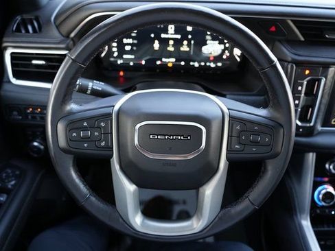 Used 2022 GMC Yukon Denali image 32
