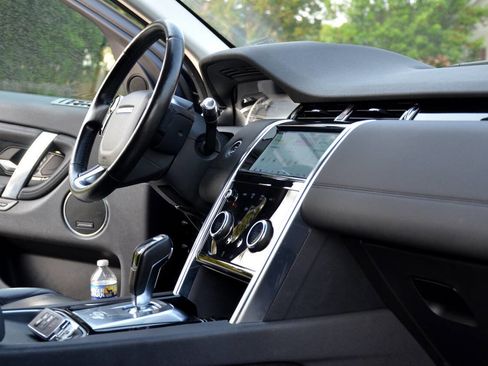 Used 2020 Land Rover Discovery Sport S image 16