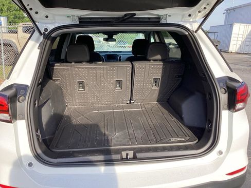 Used 2024 Chevrolet Equinox LS w/ LS Convenience Package FWD image 4