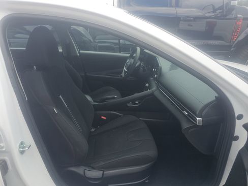 Used 2021 Hyundai Elantra SEL FWD image 11