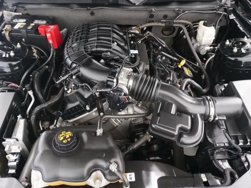 Used 2013 Ford Mustang Premium image 27