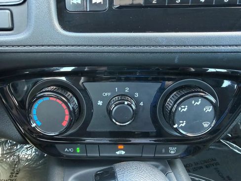 Used 2021 Honda HR-V LX image 26
