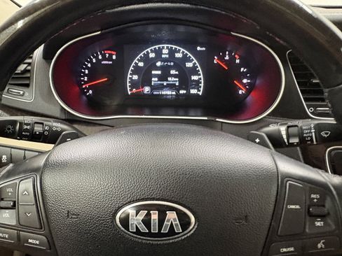 Used 2014 Kia Cadenza Premium w/ Luxury Package FWD image 33