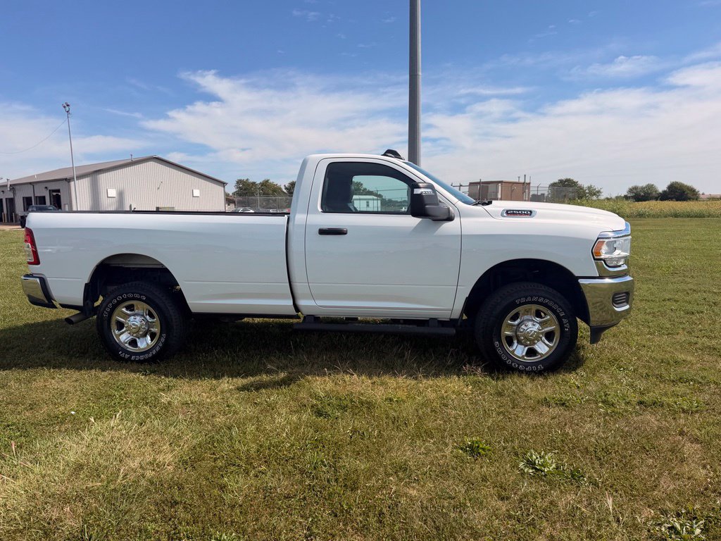 Used 2024 RAM 2500 Tradesman w/ Chrome Appearance Group AWD/4WD image 4