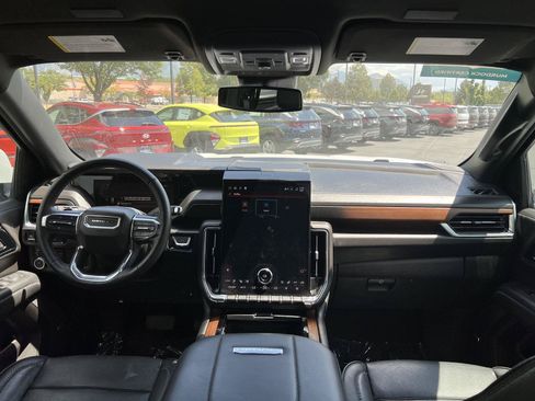 Used 2025 GMC Yukon XL Denali AWD/4WD image 24
