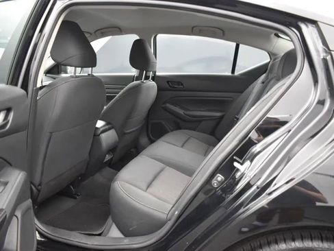 Used 2024 Nissan Altima 2.5 SV image 15