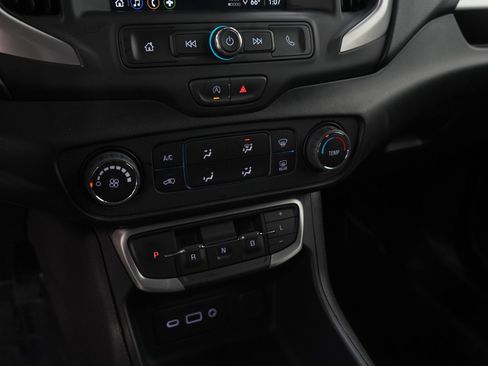 Used 2024 GMC Terrain SLE FWD image 21