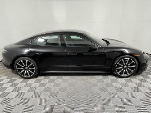 Used 2022 Porsche Taycan image 8