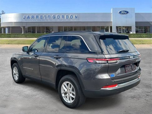 Used 2024 Jeep Grand Cherokee Laredo X image 3