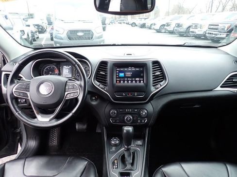 Used 2021 Jeep Cherokee Latitude Plus w/ Mopar Interior Package image 19