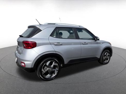 Used 2025 Hyundai Venue SEL FWD image 15