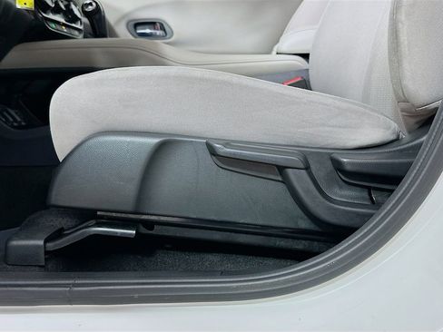 Used 2018 Honda HR-V LX image 22