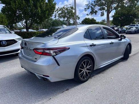 Used 2022 Toyota Camry SE image 5