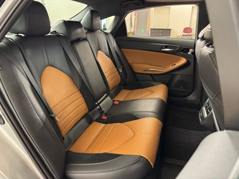 Used 2021 Toyota Avalon XSE image 34