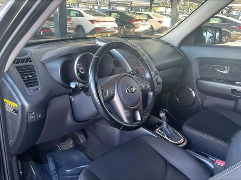 Used 2013 Kia Soul + FWD image 17