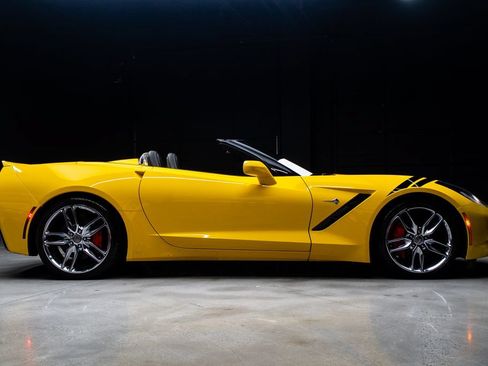 Used 2015 Chevrolet Corvette Stingray Convertible w/ 3LT Preferred Equipment Group RWD image 13